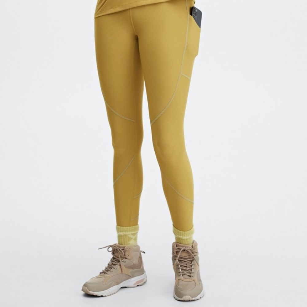 Fabletics High Waisted Cold Weather Reflective Pocket Legging